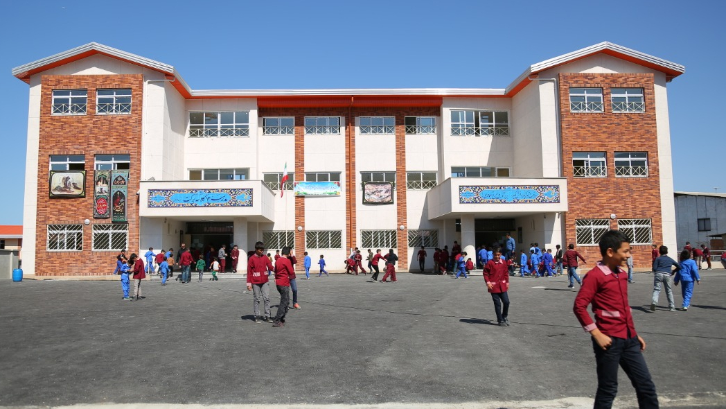 معاون عمرانی بنیاد برکت خبر داد: ساخت 120 مدرسه برکت در سال 99
