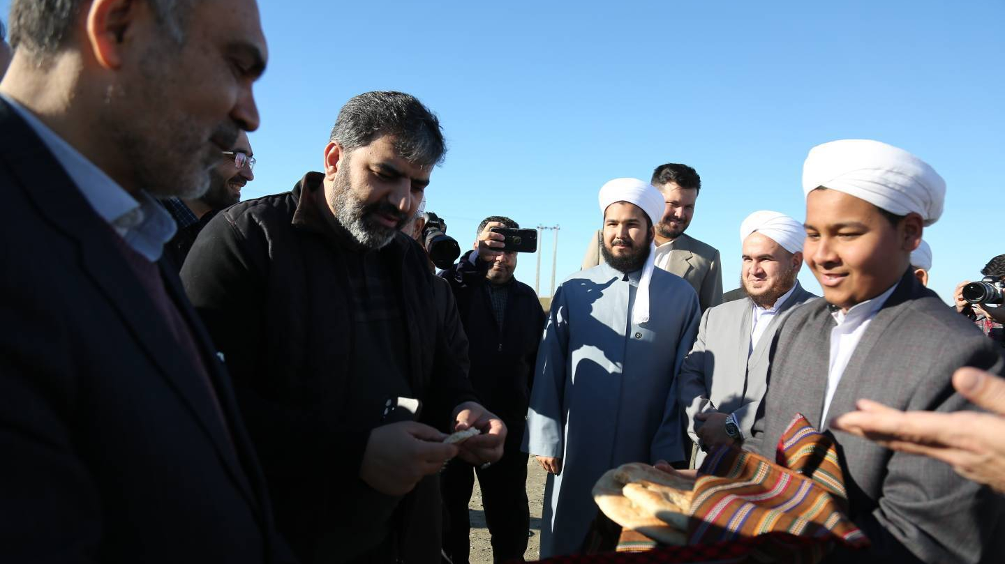 گزارش تصویری | سید امیرحسین مدنی، مدیرعامل بنیاد برکت، در سفر به استان گلستان ضمن دیدار با مسئولان خانه‌های احسان و دبیران گروه‌های جهادی، از خانه برکت احسان در منطقه انجیراب گرگان بازدید کرد و قرارگاه جهادی پیشرفت منطقه‌ای شهرستان گمیشان را افتتاح کرد.