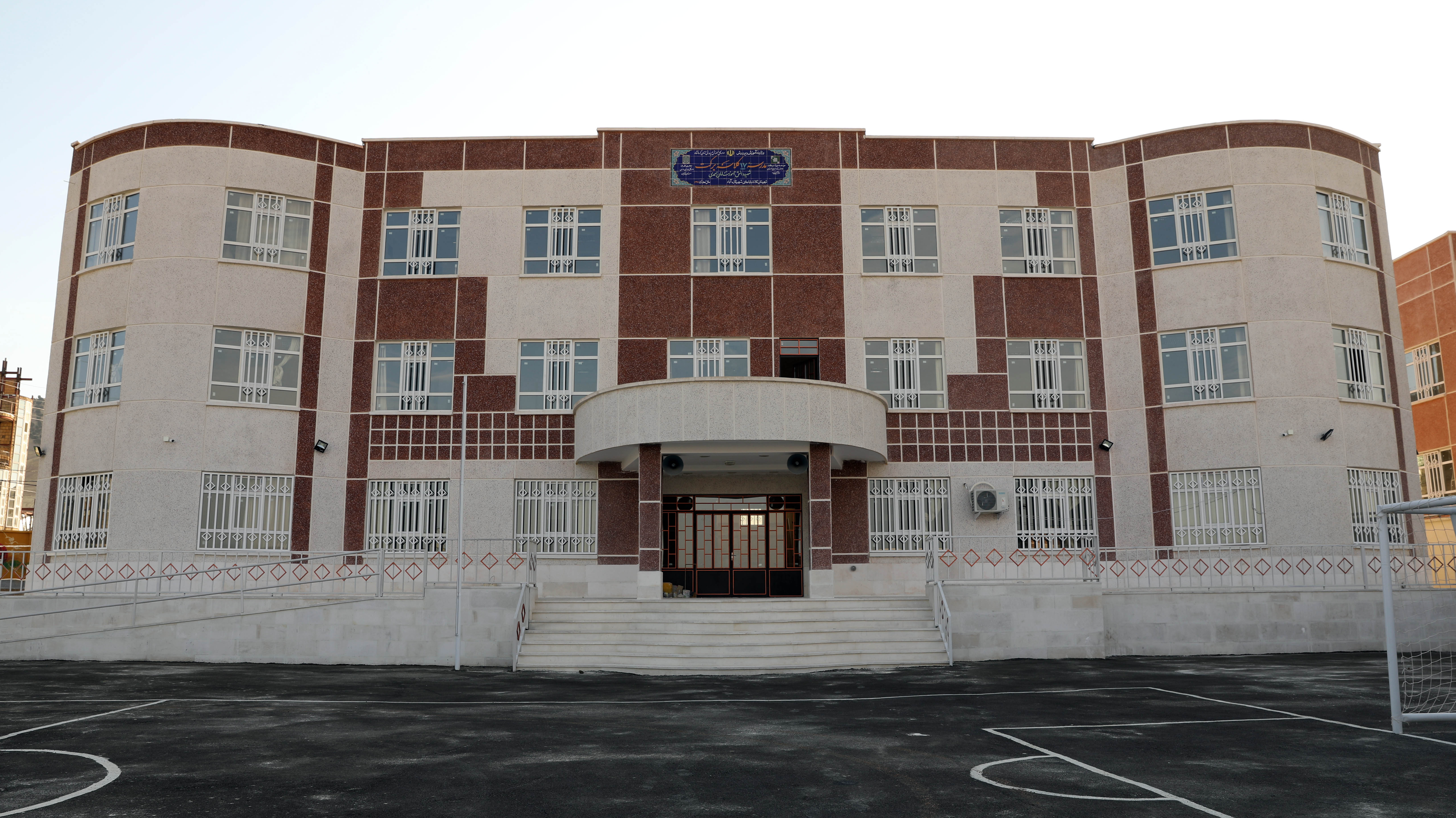 11 مدرسه‌ی برکت در مناطق زلزله‌زده‌ی کرمانشاه به‌طور رسمی افتتاح شد